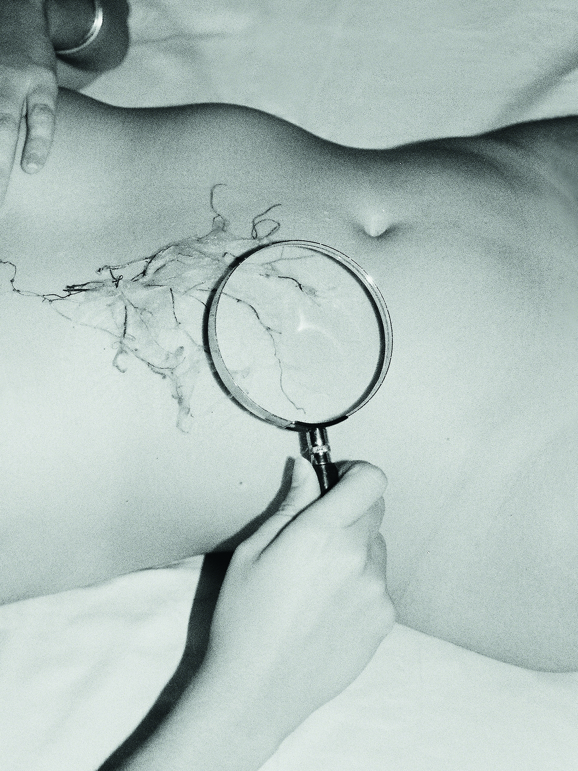 Chrysanthi Pipini, „I Am Less Afraid at Night“ – eine fotografische Auseinandersetzung mit Körper, Verletzlichkeit und Wahrnehmung. © loopraum